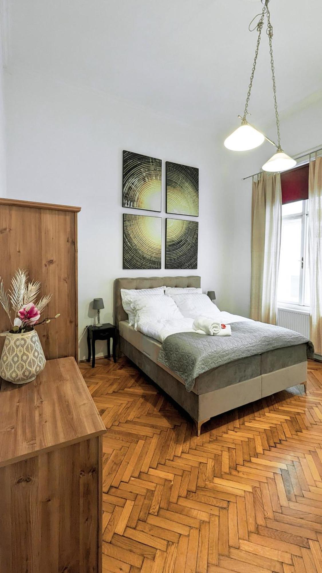 Heart Of The City, Entire Very Big Apartment Budapest Exterior photo